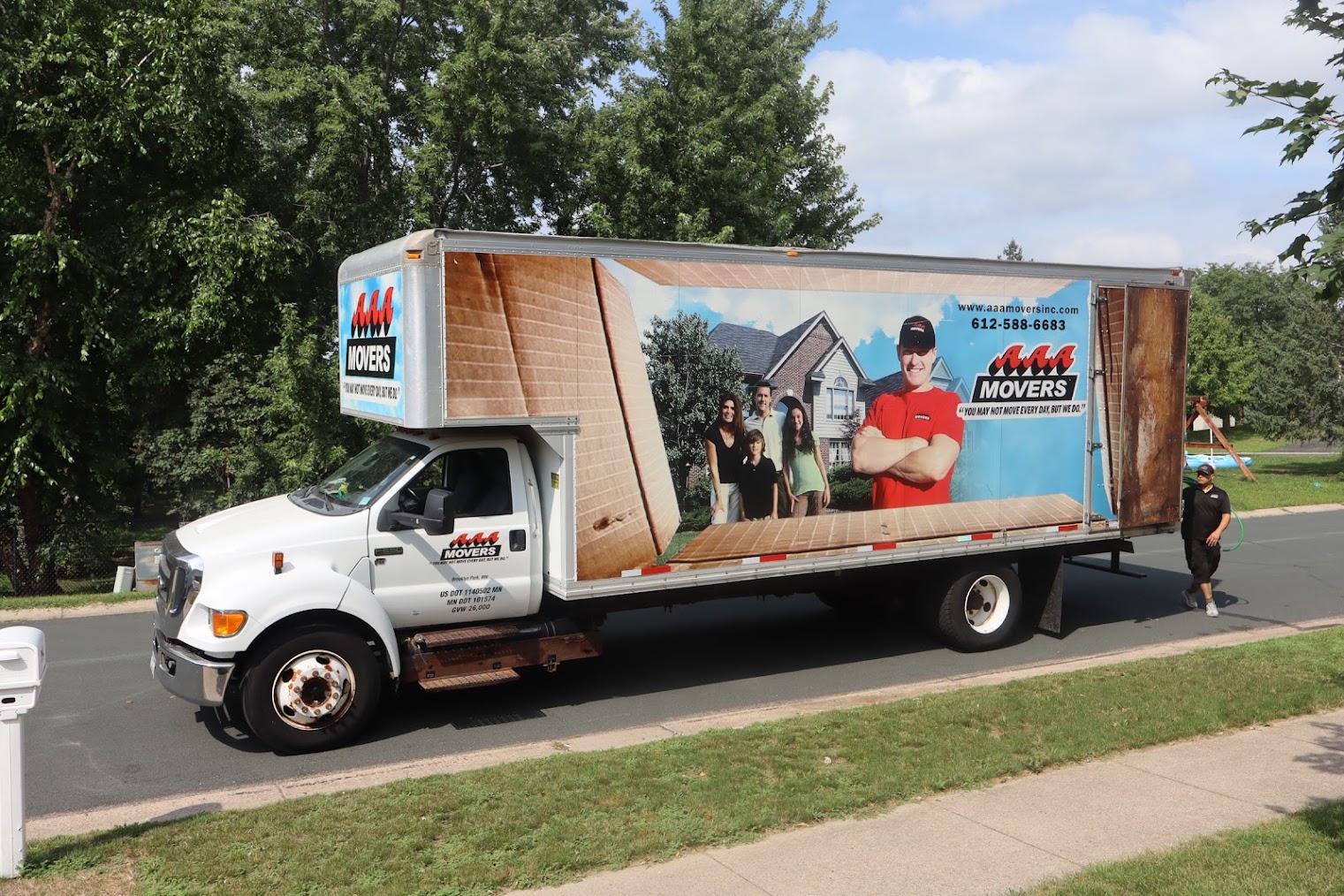 Melrose Park movers carrying boxes from a home